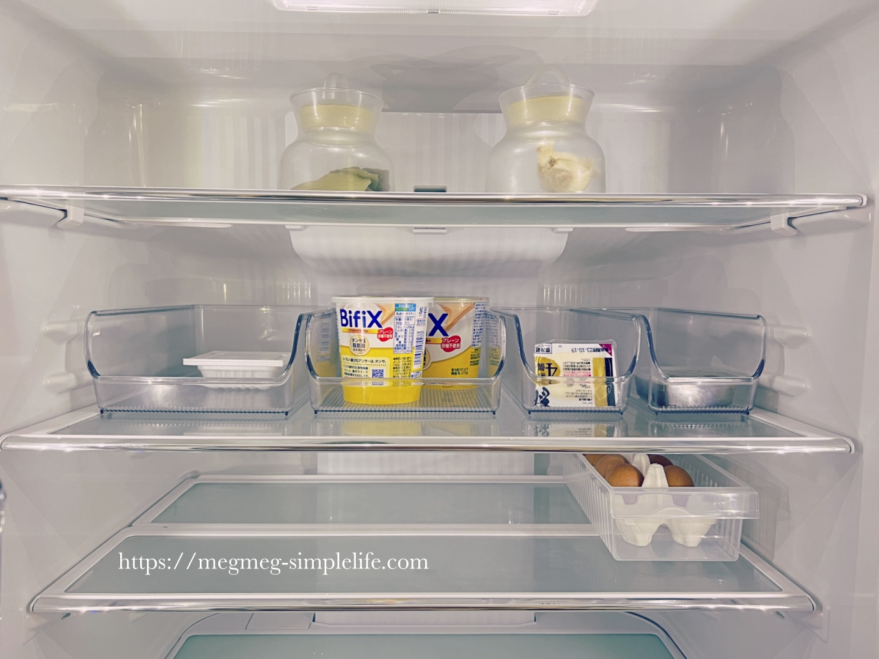 冷蔵庫の卵と食品の収納